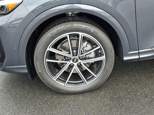 Tambora Gray Metallic 2026 Audi Q5 2.0T Technik