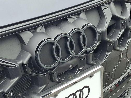 Tambora Gray Metallic 2026 Audi Q5 2.0T Technik