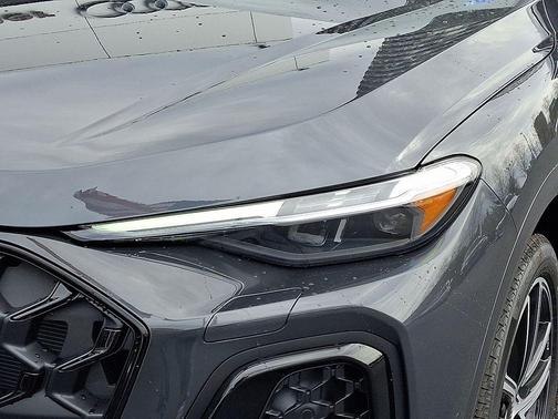 Tambora Gray Metallic 2026 Audi Q5 2.0T Technik