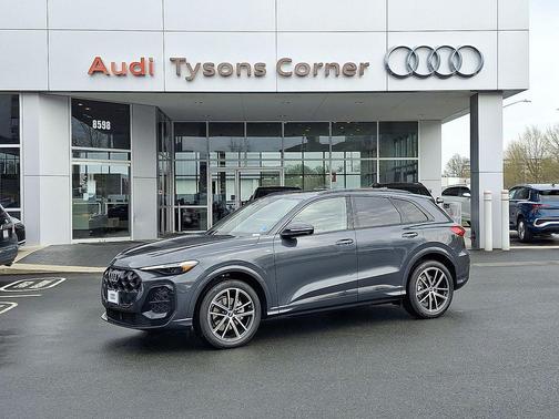 Tambora Gray Metallic 2026 Audi Q5 2.0T Technik