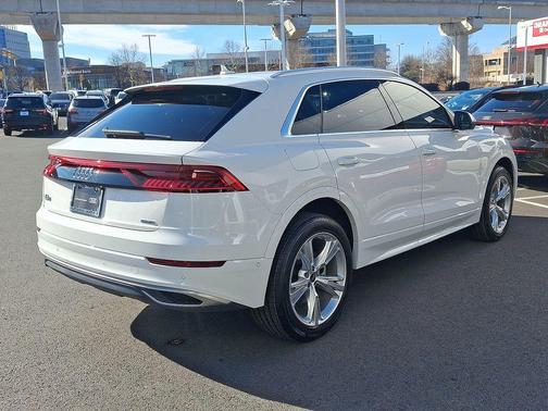 2022 Audi Q8 55 Premium Plus