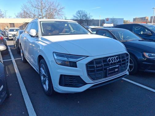 2022 Audi Q8 55 Premium Plus