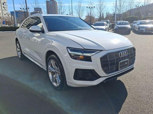 2022 Audi Q8 55 Premium Plus