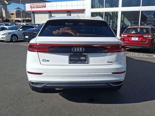 2022 Audi Q8 55 Premium Plus