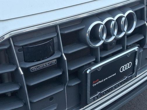 2022 Audi Q8 55 Premium Plus