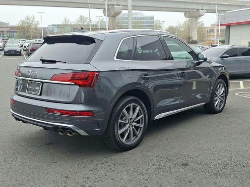 Daytona Gray Pearl Effect 2022 Audi SQ5 3.0T Premium Plus
