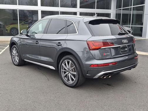 Daytona Gray Pearl Effect 2022 Audi SQ5 3.0T Premium Plus