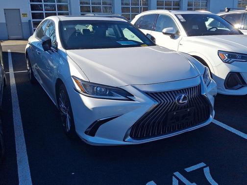 2021 Lexus ES 300h Luxury