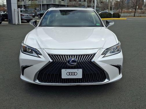 2021 Lexus ES 300h Luxury