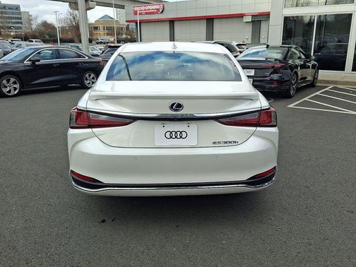 2021 Lexus ES 300h Luxury