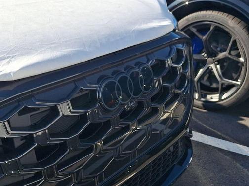 Mythos Black Metallic 2026 Audi Q3 TFSI quattro S tronic