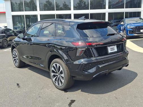 Mythos Black Metallic 2026 Audi Q3 TFSI quattro S tronic