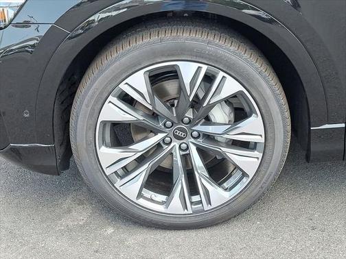 2025 Audi Q8 55 Premium Plus