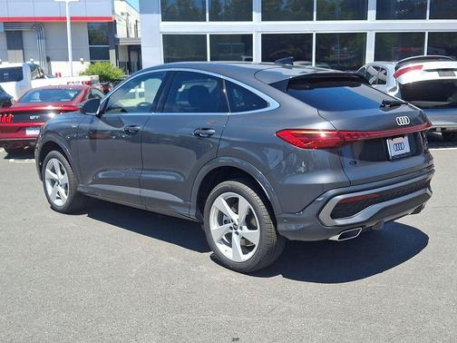Tambora Gray Metallic 2026 Audi Q5 Sportback Premium Plus TFSI quattro S tronic