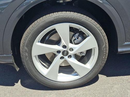 Tambora Gray Metallic 2026 Audi Q5 Sportback Premium Plus TFSI quattro S tronic