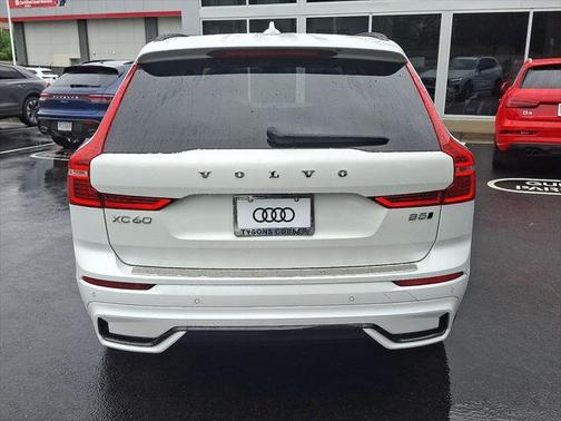 2023 Volvo XC60 B5 Plus Dark Theme