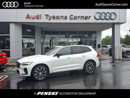 2023 Volvo XC60 B5 Plus Dark Theme