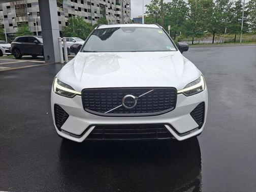 2023 Volvo XC60 B5 Plus Dark Theme