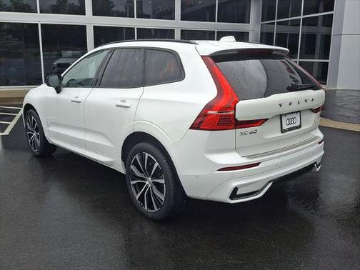 2023 Volvo XC60 B5 Plus Dark Theme