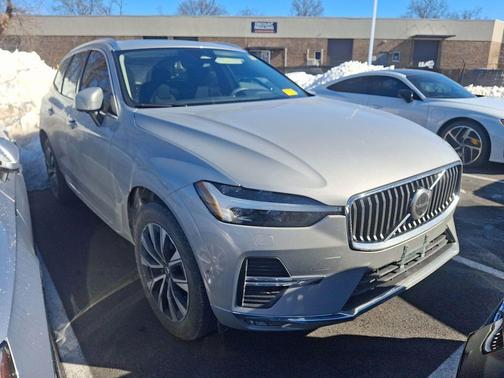 2023 Volvo XC60 B5 Plus Bright Theme