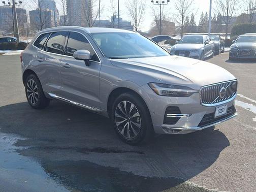 2023 Volvo XC60 B5 Plus Bright Theme