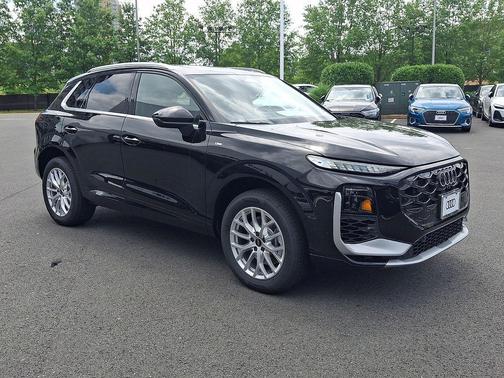 Mythos Black Metallic 2026 Audi Q3 TFSI quattro S tronic