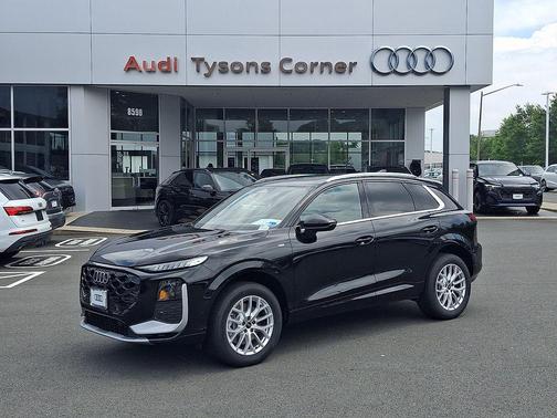Mythos Black Metallic 2026 Audi Q3 TFSI quattro S tronic