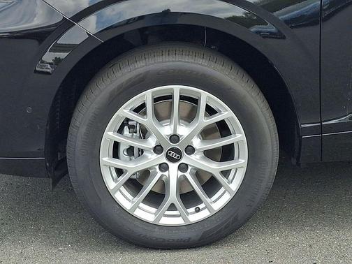 Mythos Black Metallic 2026 Audi Q3 TFSI quattro S tronic