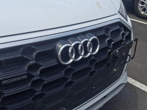 Glacier White 2022 Audi Q5 e 55 S line Premium Plus