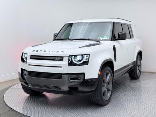 2024 Land Rover Defender 130 P400 Outbound