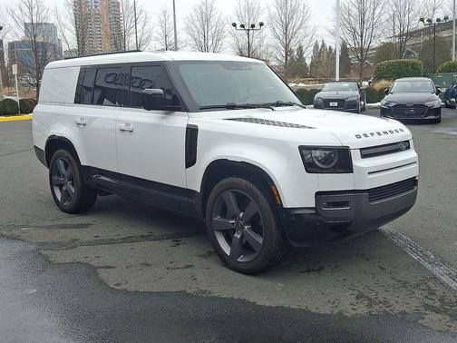 2024 Land Rover Defender 130 P400 Outbound