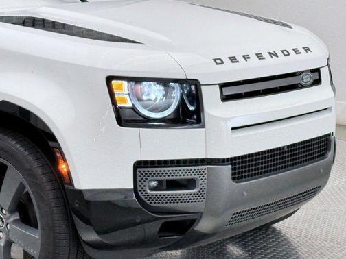 2024 Land Rover Defender 130 P400 Outbound