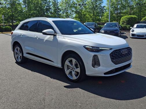 Glacier White Metallic 2025 Audi Q5 Premium Plus TFSI quattro S tronic