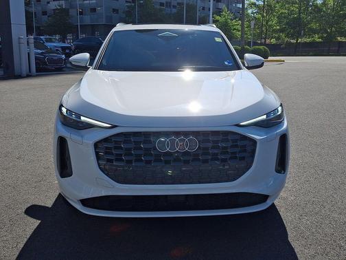 Glacier White Metallic 2025 Audi Q5 Premium Plus TFSI quattro S tronic