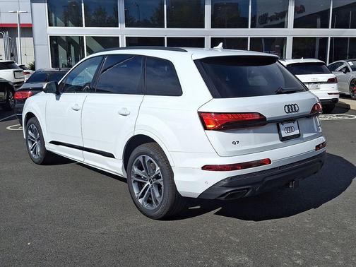 2026 Audi Q7 45 Premium