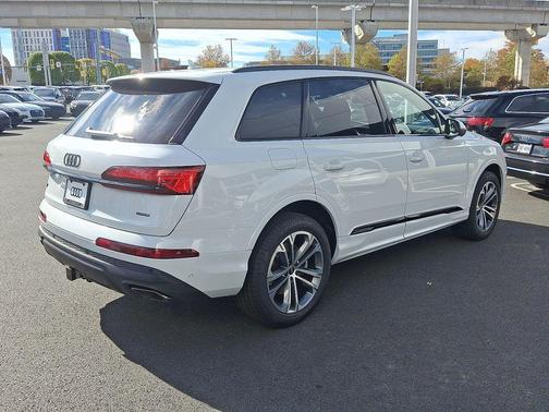 2026 Audi Q7 45 Premium