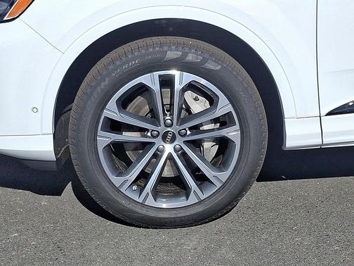 2026 Audi Q7 45 Premium