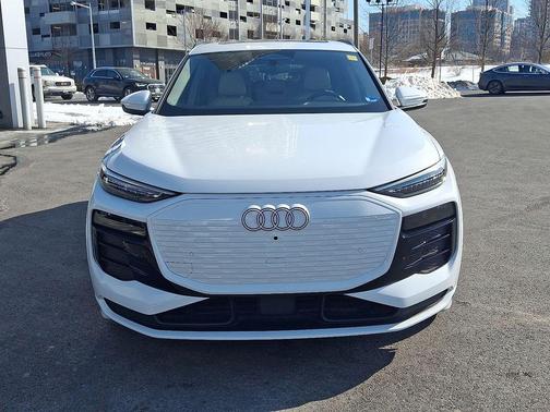 2025 Audi Q6 e-tron Prestige quattro