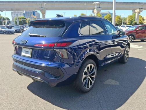 Navarra Blue Metallic 2026 Audi Q3 TFSI quattro S tronic