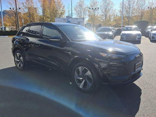 2025 Audi Q6 e-tron Premium Plus quattro