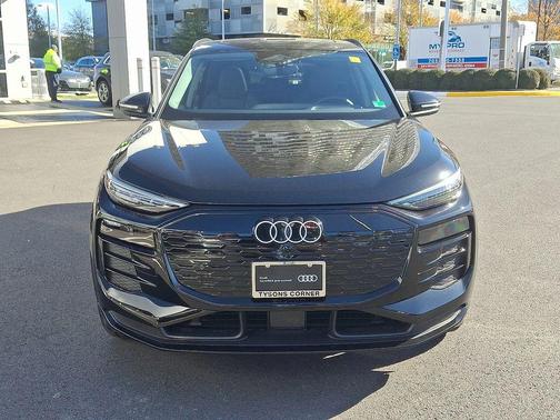 2025 Audi Q6 e-tron Premium Plus quattro