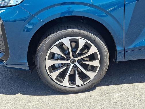 Malpelo Blue Metallic 2026 Audi Q3 TFSI quattro S tronic