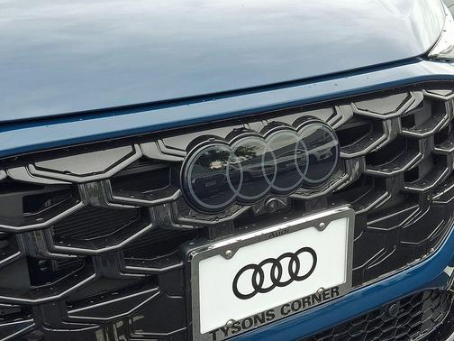 Malpelo Blue Metallic 2026 Audi Q3 TFSI quattro S tronic