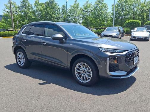 Daytona Gray Pearl Effect 2026 Audi Q3 TFSI quattro S tronic
