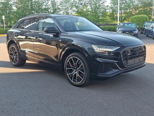 Mythos Black Metallic 2023 Audi Q8 55 Premium Plus