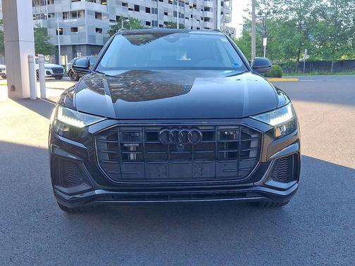 Mythos Black Metallic 2023 Audi Q8 55 Premium Plus