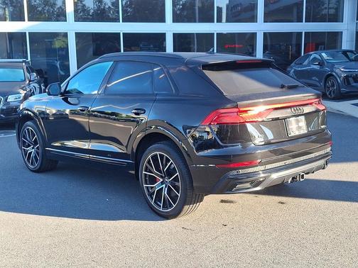 Mythos Black Metallic 2023 Audi Q8 55 Premium Plus