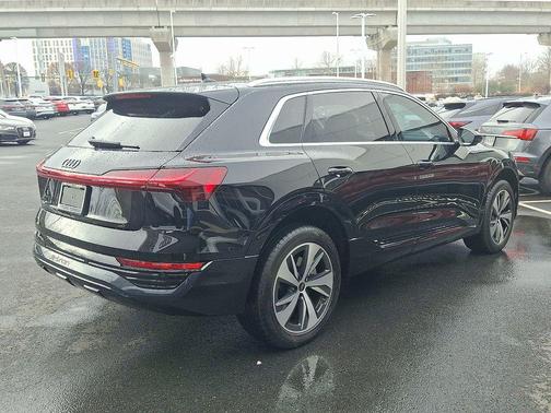 2024 Audi Q8 e-tron Premium Plus