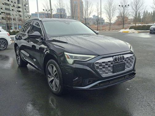 2024 Audi Q8 e-tron Premium Plus