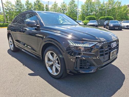Mythos Black Metallic 2023 Audi Q8 55 Premium